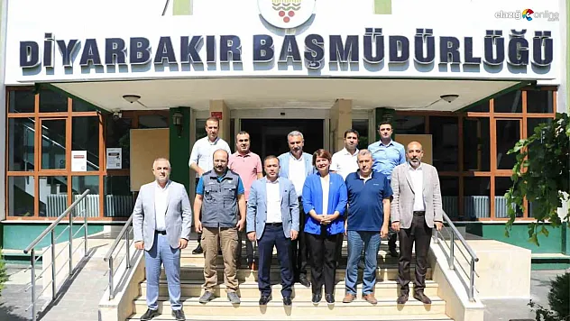 AK Partili Kepolu Ataman ve beraberindekiler çiftçinin TMO sorununu çözdü