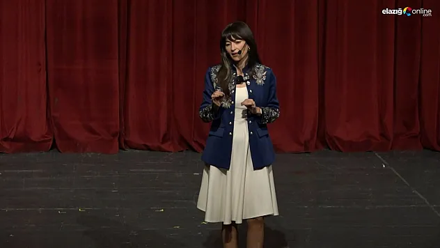 Akademisyen Anne Elazığ'da: İşte Çocuk Beyin Gelişimi ve Ebeveynlerin Rolü!