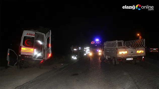 Ambulans ile pikap çarpıştı: 5 yaralı