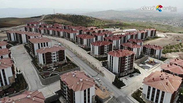 Anahtarlarını alan depremzedeler: Evler harika