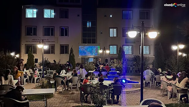 Elazığ Arıcak'ta Açık Hava Sinema Etkinliği Sosyal Hayata Renk Katıyor!