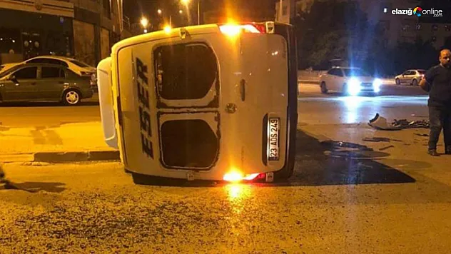Ataşehir Mahallesi'nde kaza! Minibüs ile otomobil çarpıştı