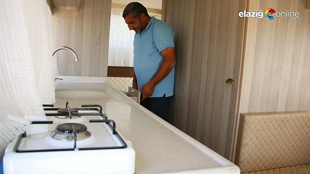 Atıl durumdaki aracı 60 bin lira harcayarak lüks karavana çevirdi