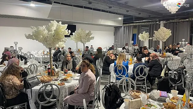 Avrupa Elazığlılar Derneği'nden depremzedeler yararına iftar yemeği