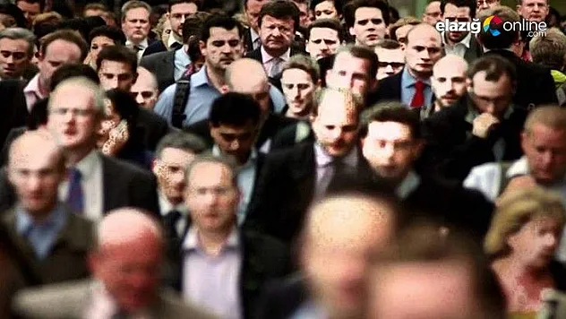 Avrupa normalleşiyor, maske ve mesafe resmen kaldırıldı!