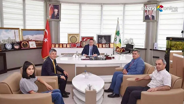 Bağlarlı ikiz kızlar kick boksta tarih yazdı