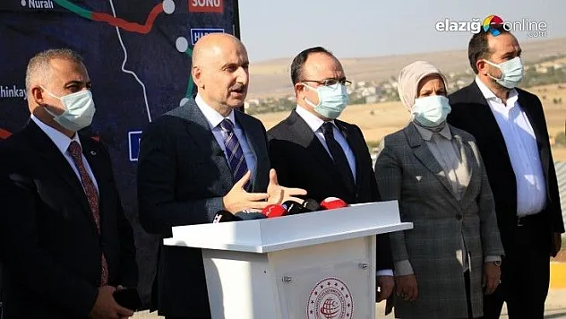 Bakan Karaismailoğlu: 'Hakkari'de ne yapıyorsak, İzmir, İstanbul ve Elazığ'da da onu yapıyoruz'