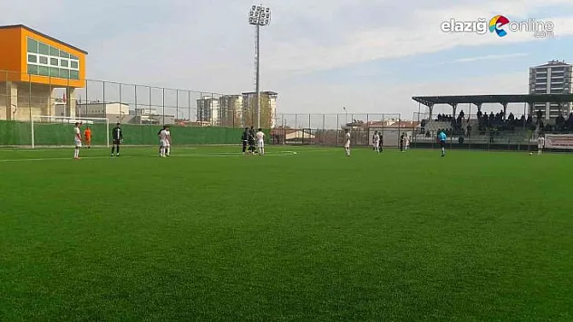Elazığ Yolspor, evinde karşılaştığı 12 Bingölspor'la 1-1 berabere kaldı