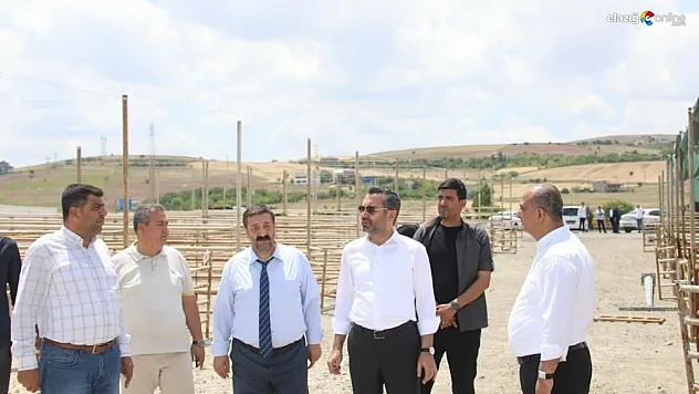 Başkan Şerifoğulları, kurban satış ve kesim alanında incelemelerde bulundu