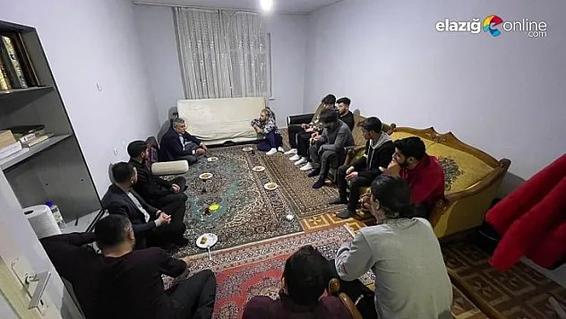 Başkan Yıldırım üniversiteli gençlerin evine misafir oldu