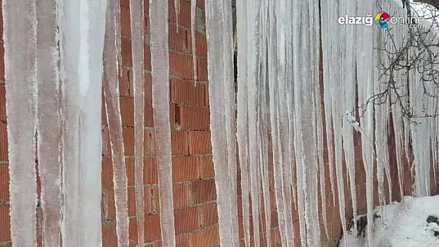 Baskil'de 2 metrelik buz sarkıtları görenleri şaşırtıyor