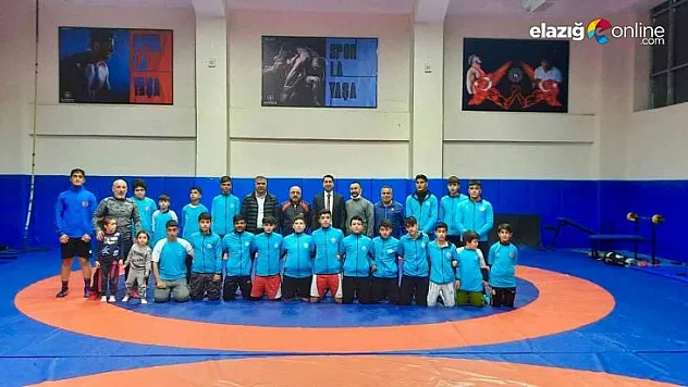 Baykan, Elazığlı güreşçilere hediyelerini gönderdi