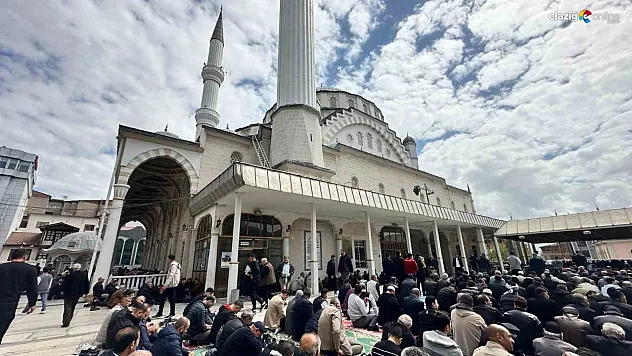Elazığ'da Bayram Sonrası İlk Cuma Namazına Yoğun İlgi!