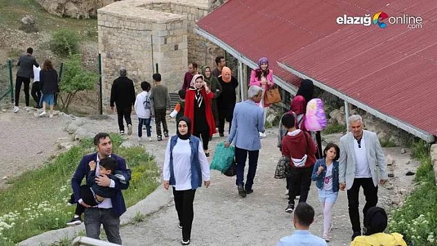 Vatandaşlar bayram tatilinde Harput'u tercih etti