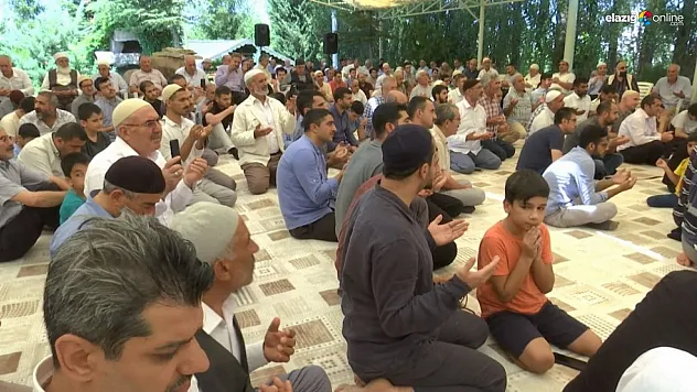 Bediüzzaman Said Nursi'nin birinci talebesi Hacı Hulisi Yahyagil dualarla anıldı