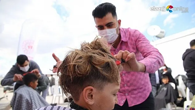 Berberler, depremzede çocuklara hizmet vermek için sıraya girdi