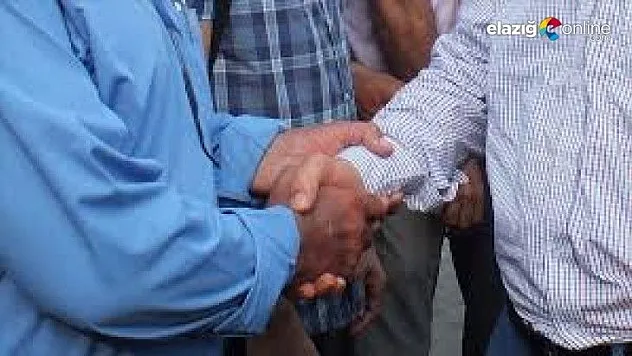 Bilim kurulu üyesi koronanın doğrudan bulaşma şeklini açıklayıp ekledi:'Yapmayın'