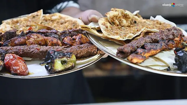 Bin Liralık Lezzet 250 Liraya! Elazığ'da Fuat Usta'dan Halk İçin 'Ejderha Kebabı'