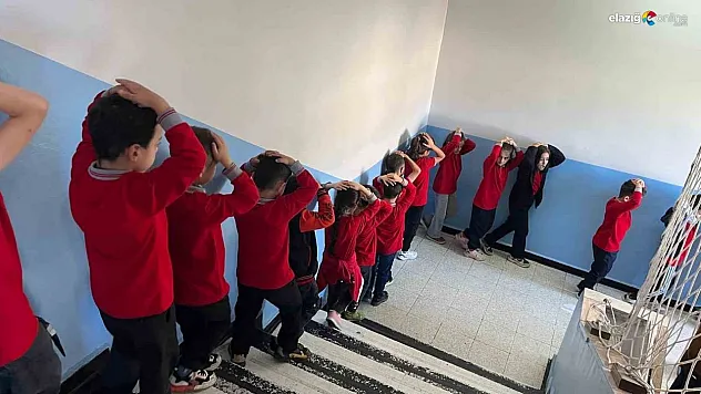 Bingöl'de 54 okulda eş zamanlı deprem tatbikatı