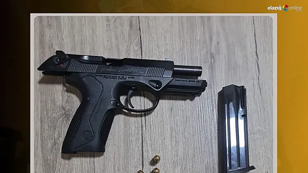 Bingöl'de araçta ruhsatsız silah ele geçirildi