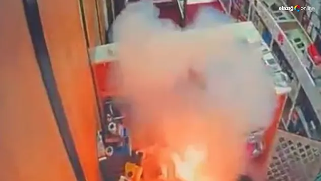 Bingöl'de Telefon Bataryası Elinde Patladı! Kamera Anları Tüyler Ürpertti!