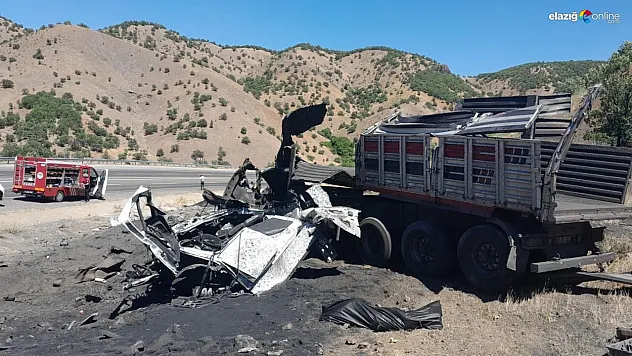 Bingöl'de demir tozu taşıyan tır devrildi: 1 ölü