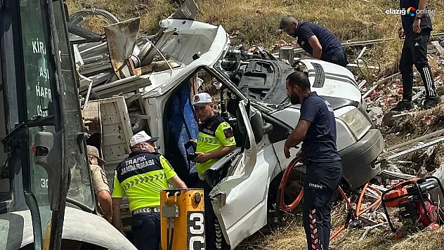 Bingöl'de hurda yüklü pikap devrildi: 1 yaralı