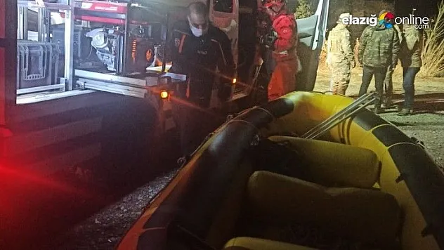 Bingöl'de otomobil baraj gölüne düştü, sürücü kayboldu