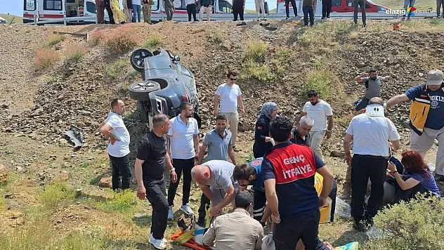 Bingöl'de otomobil şarampole devrildi: 4 yaralı