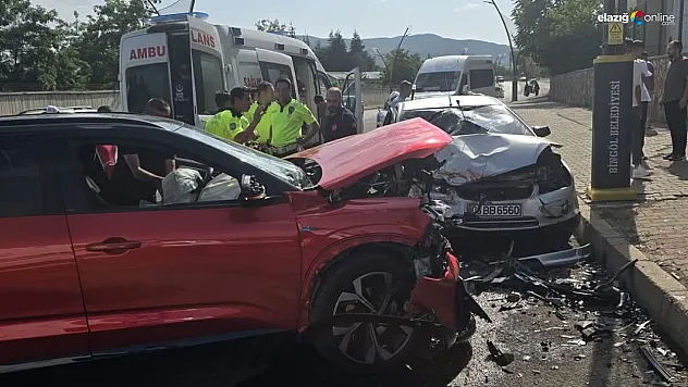 Bingöl'de trafik kazası: 3 yaralı