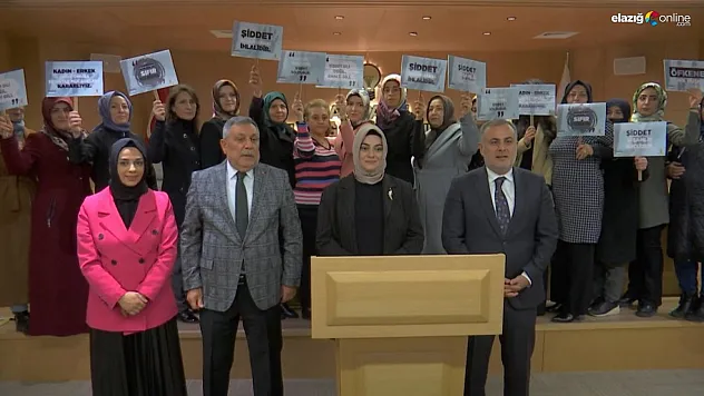 Bir araya gelen AK Partililer 'Kadına Şiddete Dur' dedi