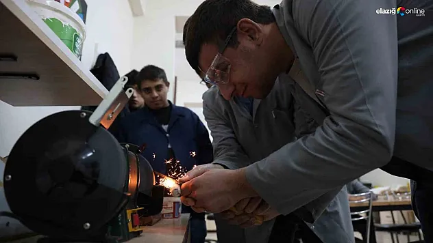 Özel ve otizmli gençler bu okulda hayata tutunuyor!