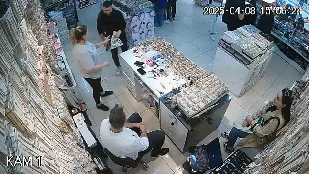 Takdir Toplayan Hareket! Elazığ'da Unutulan Altın ve Para Sahibine Ulaştırıldı!