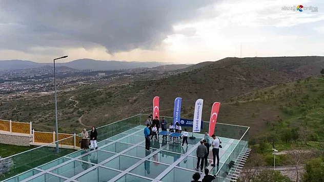 Harput'un Zirvesinde Masa Tenisi Heyecanı: Cam Seyir Terası'nda 23 Nisan Kutlaması!
