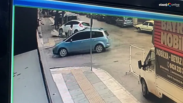 Araçların üzerine doğru geldiğini son anda fark eden vatandaş kıl payı kurtuldu