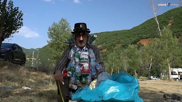 Çevre temizliğine dikkat çekmek için tiyatro performansı sergiledi