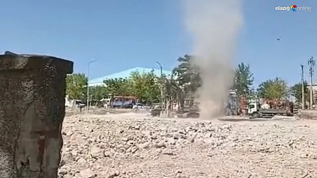 Küçük Muhabir İş Başında: Elazığ'da Hortumu Görüntüleyen Çocuğun Tepkisi Viral Oldu!