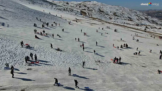 Elazığ Hazarbaba Kayak Merkezi'nde Sömestir Coşkusu! Bin 200 Çocuk Karın Keyfini Çıkardı!