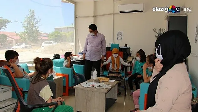 Çocuklar uzmanlar eşliğinde hem oyunlar oynuyor, hem de sınavlara hazırlanıyor