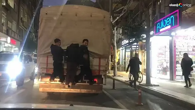 Çocukların tehlikeli oyunu kameralara yansıdı