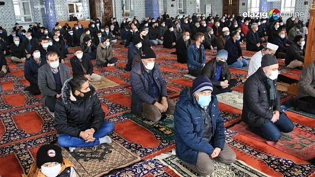 Cuma namazına gitmek isteyen Elazığlılar bugün sokağa çıktı