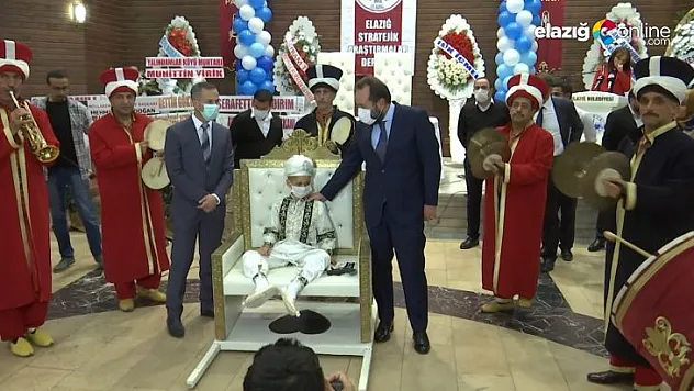 Küçük Taha'yı sünnet düğününde il protokolü yalnız bırakmadı