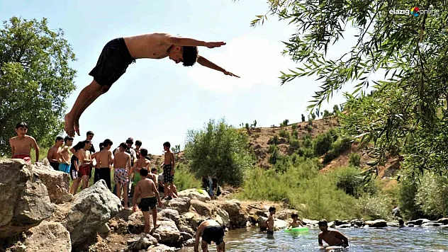 Arıcaklı çocuklardan sıcaklara pratik çözüm!