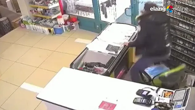 Deprem anı marketin güvenlik kamerasına yansıdı