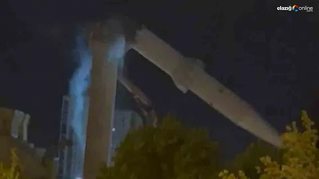 Hasarlı cami minaresi, kontrollü bir şekilde yıkıldı