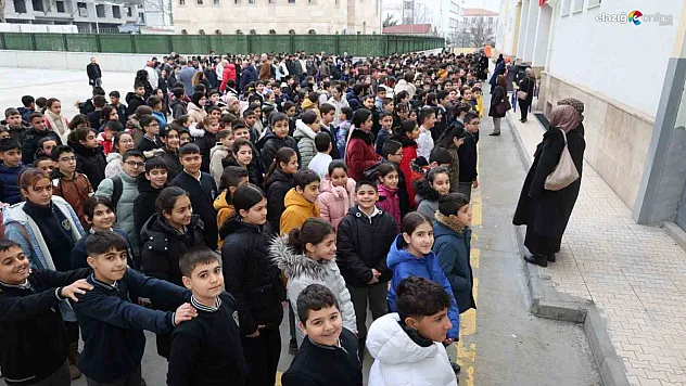 Elazığ okullarında 6 Şubat hüznü: Öğrenciler deprem şehitleri için tek yürek oldu