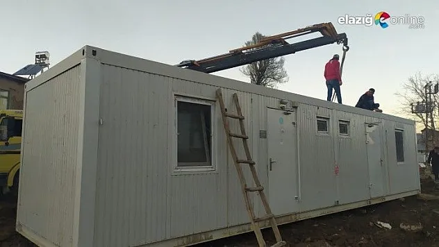 Depremin merkez üssü Kavaktepe köyüne konteynerler kuruldu