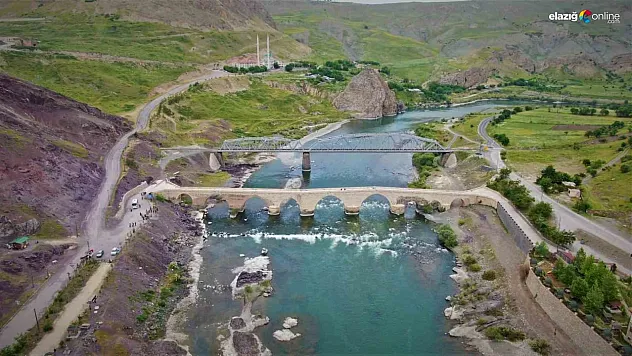 Tarihi Palu Köprüsü ilk günkü ihtişamını koruyor