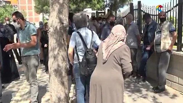 Depremzedelerden 'evlerimizi teslim edin' çağrısı