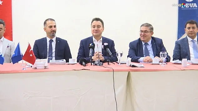 DEVA Partisi Genel Başkanı Babacan, basın mensuplarıyla bir araya geldi